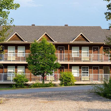 Auberge Royal Papineau Notre-Dame-de-la-Salette Екстер'єр фото