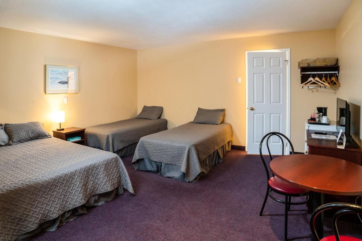 Auberge Royal Papineau Notre-Dame-de-la-Salette Екстер'єр фото